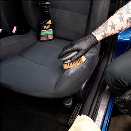 boyrtsa-katharismoy-moketas-and-esoterikoy-khoroy-me-sklires-and-mesaies-trikhes-meguiars-carpet-and-interior-brush