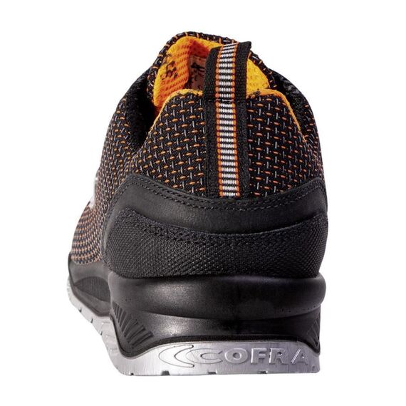 anatomiko-papoytsi-asfaleias-athlitiko-me-prostasia-daktylon-cofra-chuck-s3-src-el